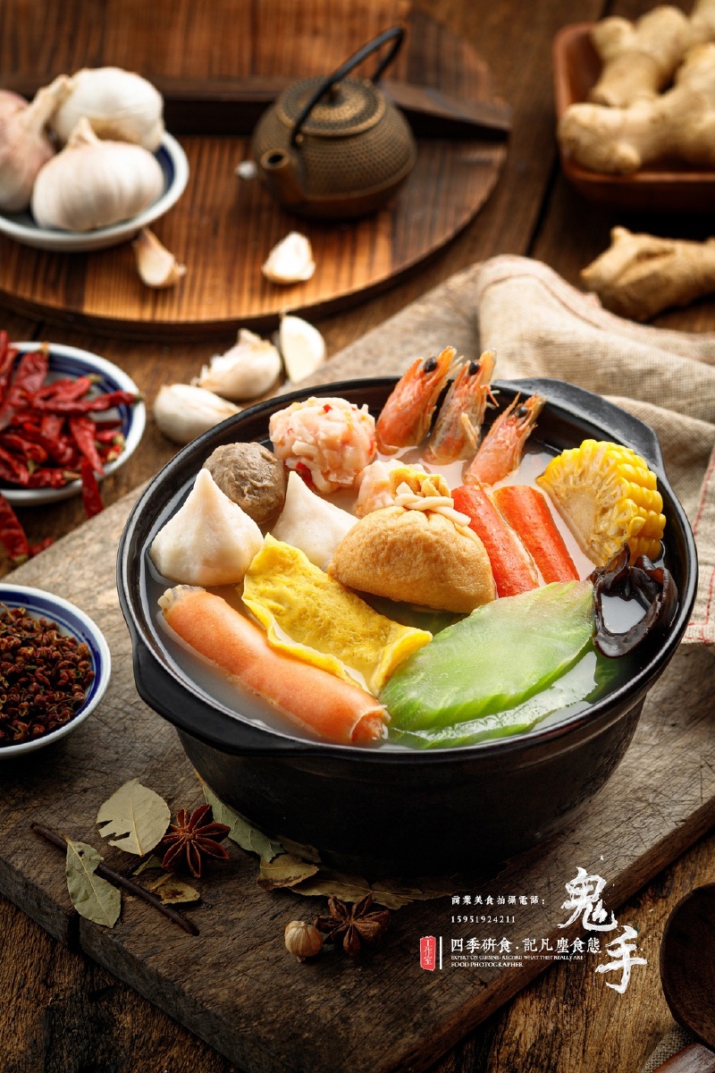 麻辣烫,这道街头美食的代表作,在现代都市中找到了新的生存方式——麻辣烫外卖。今天,我们就来探讨一下这种新兴的餐饮模式。